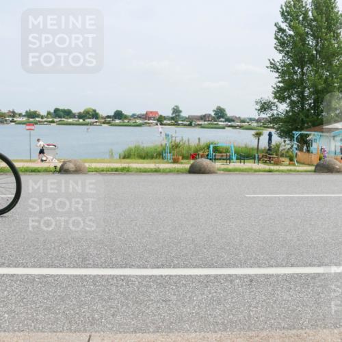21.06.2025 - 27. Vierlanden-Triathlon H.Heesch http://msf.ph/oto/8000323 15.06.2025 12:33:54 Radfahren 921 meine-sportfotos.de