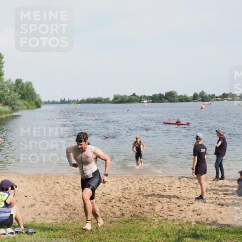 21.06.2025 - 27. Vierlanden-Triathlon MichiJ http://msf.ph/oto/8000332 15.06.2026 10:03:53 Schwimmen 415, 427, 436, 1398 meine-sportfotos.de