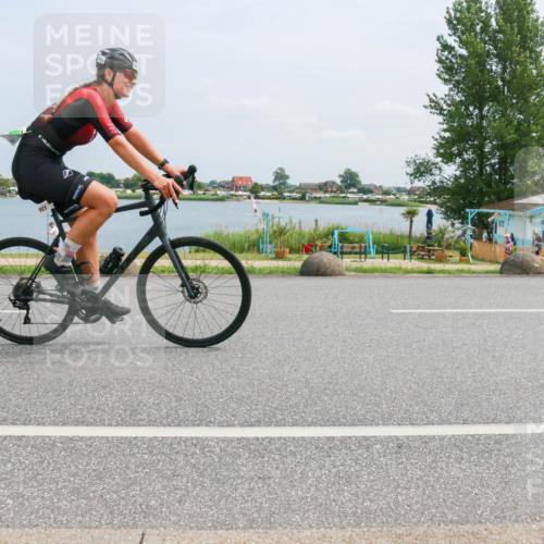 21.06.2025 - 27. Vierlanden-Triathlon H.Heesch http://msf.ph/oto/8000338 15.06.2025 12:33:55 Radfahren 921 meine-sportfotos.de