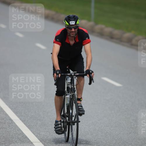 21.06.2025 - 27. Vierlanden-Triathlon H.Heesch http://msf.ph/oto/8000354 15.06.2025 12:34:21 Radfahren 824, 964 meine-sportfotos.de