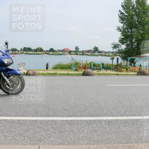 21.06.2025 - 27. Vierlanden-Triathlon H.Heesch http://msf.ph/oto/8000357 15.06.2025 12:33:58 Radfahren 888, 921 meine-sportfotos.de