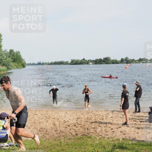 21.06.2025 - 27. Vierlanden-Triathlon MichiJ http://msf.ph/oto/8000360 15.06.2026 10:03:53 Schwimmen 415, 427, 436, 1398 meine-sportfotos.de