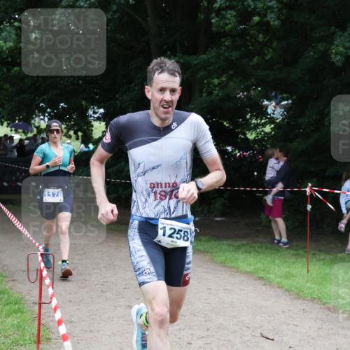 21.06.2025 - 27. Vierlanden-Triathlon Lena Gebhardt http://msf.ph/oto/8000365 15.06.2025 14:02:17 Laufen 1176, 181, 2125, 1258 meine-sportfotos.de