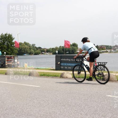 15.06.2025 - 27. Vierlanden-Triathlon H.Heesch http://msf.ph/oto/8000377 15.06.2025 11:41:03 Radfahren 649 meine-sportfotos.de