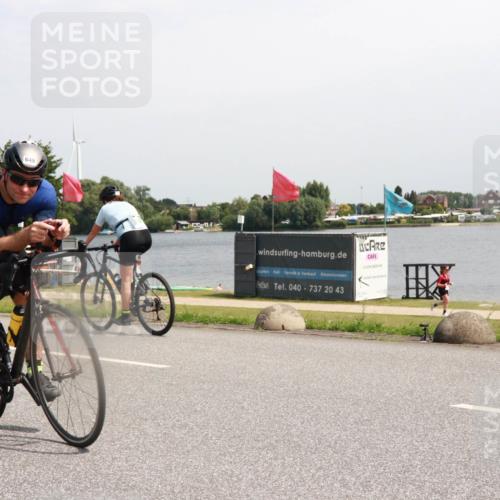 15.06.2025 - 27. Vierlanden-Triathlon H.Heesch http://msf.ph/oto/8000391 15.06.2025 11:41:03 Radfahren 649 meine-sportfotos.de