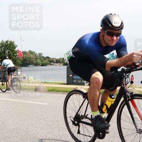 15.06.2025 - 27. Vierlanden-Triathlon H.Heesch http://msf.ph/oto/8000396 15.06.2025 11:41:04 Radfahren 649, 883 meine-sportfotos.de