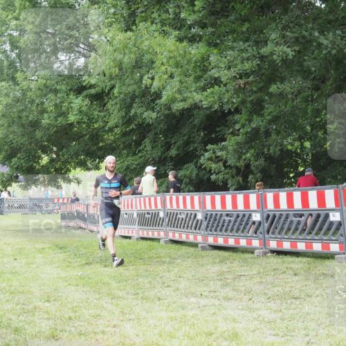 21.06.2025 - 27. Vierlanden-Triathlon KatJ http://msf.ph/oto/8000407 15.06.2025 12:54:21 Ziel 757, 999, 1000, 1001, 1003 meine-sportfotos.de