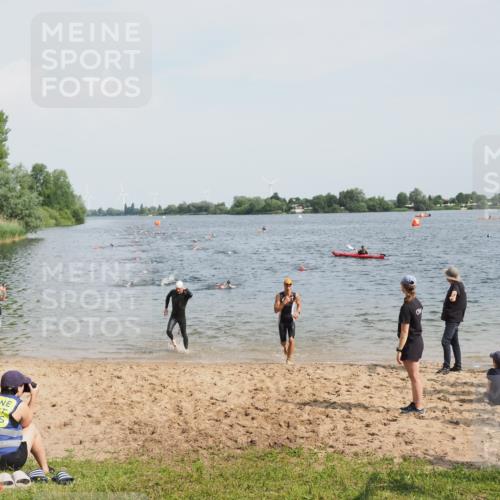 21.06.2025 - 27. Vierlanden-Triathlon MichiJ http://msf.ph/oto/8000408 15.06.2026 10:03:54 Schwimmen 415, 427, 436, 1398 meine-sportfotos.de