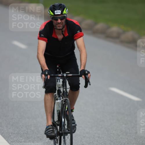 21.06.2025 - 27. Vierlanden-Triathlon H.Heesch http://msf.ph/oto/8000414 15.06.2025 12:34:22 Radfahren 824, 964 meine-sportfotos.de