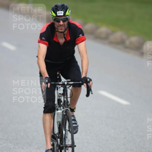 21.06.2025 - 27. Vierlanden-Triathlon H.Heesch http://msf.ph/oto/8000431 15.06.2025 12:34:22 Radfahren 824, 964 meine-sportfotos.de