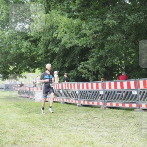21.06.2025 - 27. Vierlanden-Triathlon KatJ http://msf.ph/oto/8000434 15.06.2025 12:54:21 Ziel 757, 999, 1000, 1001, 1003 meine-sportfotos.de