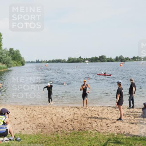 21.06.2025 - 27. Vierlanden-Triathlon MichiJ http://msf.ph/oto/8000435 15.06.2026 10:03:54 Schwimmen 415, 427, 436, 1398 meine-sportfotos.de