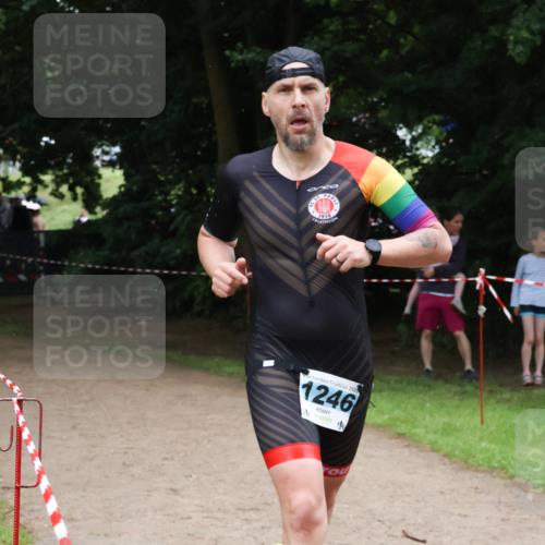 21.06.2025 - 27. Vierlanden-Triathlon Lena Gebhardt http://msf.ph/oto/8000436 15.06.2025 14:02:23 Laufen 1910, 202, 1246 meine-sportfotos.de