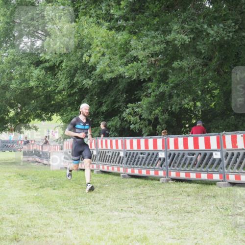 21.06.2025 - 27. Vierlanden-Triathlon KatJ http://msf.ph/oto/8000449 15.06.2025 12:54:21 Ziel 757, 999, 1000, 1001, 1003 meine-sportfotos.de