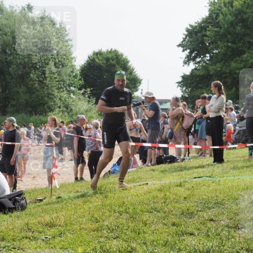 15.06.2025 - 27. Vierlanden-Triathlon KatJ http://msf.ph/oto/8000458 15.06.2025 09:57:13 Schwimmen 263, 296, 1399 meine-sportfotos.de