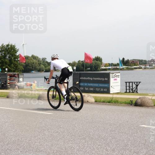 15.06.2025 - 27. Vierlanden-Triathlon H.Heesch http://msf.ph/oto/8000461 15.06.2025 11:41:07 Radfahren 649, 715, 883 meine-sportfotos.de