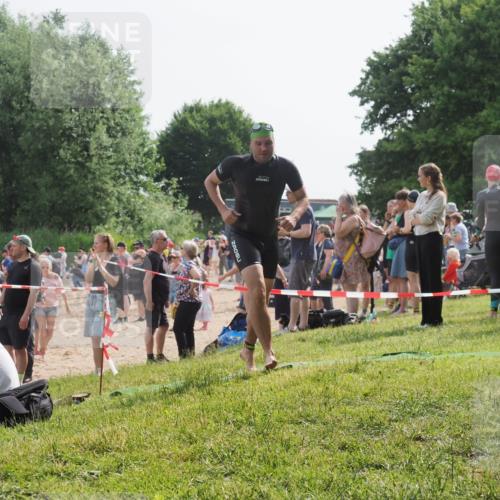15.06.2025 - 27. Vierlanden-Triathlon KatJ http://msf.ph/oto/8000463 15.06.2025 09:57:13 Schwimmen 263, 296, 1399 meine-sportfotos.de