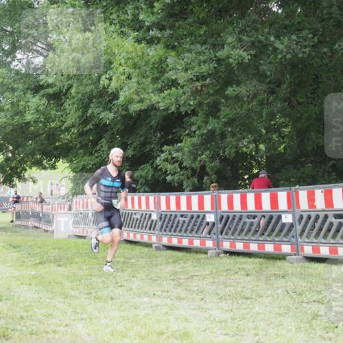 21.06.2025 - 27. Vierlanden-Triathlon KatJ http://msf.ph/oto/8000467 15.06.2025 12:54:22 Ziel 757, 999, 1000, 1001, 1003 meine-sportfotos.de