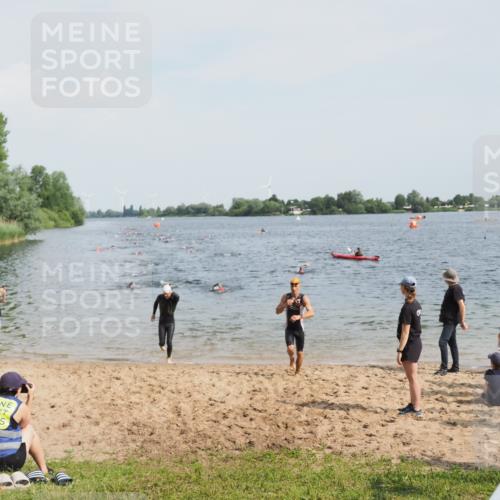 21.06.2025 - 27. Vierlanden-Triathlon MichiJ http://msf.ph/oto/8000468 15.06.2026 10:03:55 Schwimmen 415, 427, 436, 1398 meine-sportfotos.de