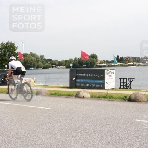 15.06.2025 - 27. Vierlanden-Triathlon H.Heesch http://msf.ph/oto/8000473 15.06.2025 11:41:07 Radfahren 649, 715, 883 meine-sportfotos.de