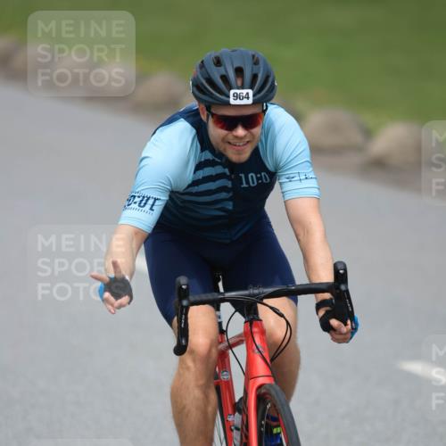 21.06.2025 - 27. Vierlanden-Triathlon H.Heesch http://msf.ph/oto/8000475 15.06.2025 12:34:24 Radfahren 824, 964, 1010, 1013 meine-sportfotos.de