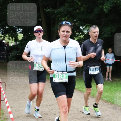 21.06.2025 - 27. Vierlanden-Triathlon Lena Gebhardt http://msf.ph/oto/8000479 15.06.2025 14:02:28 Laufen 884, 2025, 883, 1273 meine-sportfotos.de