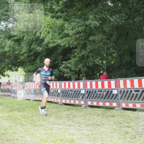 21.06.2025 - 27. Vierlanden-Triathlon KatJ http://msf.ph/oto/8000481 15.06.2025 12:54:22 Ziel 757, 999, 1000, 1001, 1003 meine-sportfotos.de
