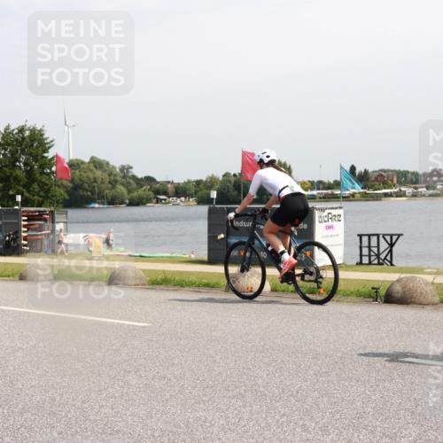 15.06.2025 - 27. Vierlanden-Triathlon H.Heesch http://msf.ph/oto/8000485 15.06.2025 11:41:08 Radfahren 649, 715, 867, 883 meine-sportfotos.de