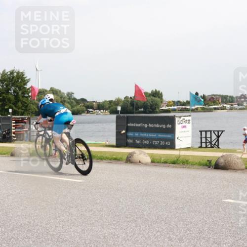 15.06.2025 - 27. Vierlanden-Triathlon H.Heesch http://msf.ph/oto/8000490 15.06.2025 11:41:08 Radfahren 649, 715, 867, 883 meine-sportfotos.de