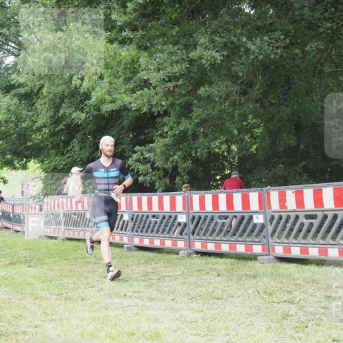 21.06.2025 - 27. Vierlanden-Triathlon KatJ http://msf.ph/oto/8000499 15.06.2025 12:54:22 Ziel 757, 999, 1000, 1001, 1003 meine-sportfotos.de