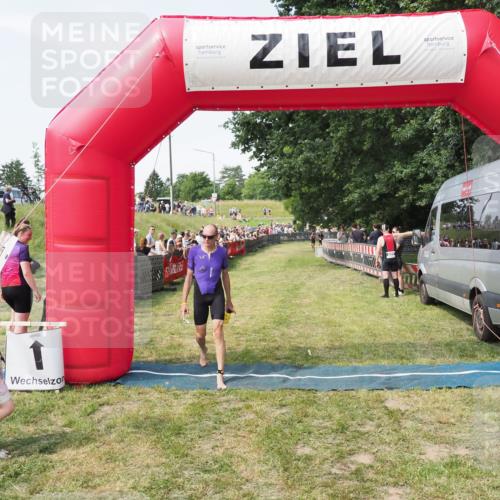 21.06.2025 - 27. Vierlanden-Triathlon MichiJ http://msf.ph/oto/8000507 15.06.2026 11:25:08 Ziel 194, 609 meine-sportfotos.de