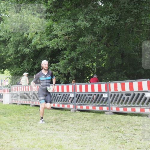 21.06.2025 - 27. Vierlanden-Triathlon KatJ http://msf.ph/oto/8000518 15.06.2025 12:54:22 Ziel 757, 999, 1000, 1001, 1003 meine-sportfotos.de