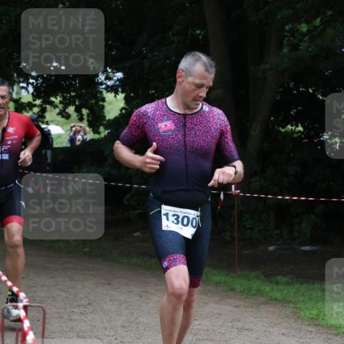 21.06.2025 - 27. Vierlanden-Triathlon Lena Gebhardt http://msf.ph/oto/8000523 15.06.2025 14:02:47 Laufen 101, 202, 1300, 08 meine-sportfotos.de