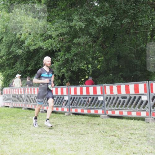 21.06.2025 - 27. Vierlanden-Triathlon KatJ http://msf.ph/oto/8000538 15.06.2025 12:54:22 Ziel 757, 999, 1000, 1001, 1003 meine-sportfotos.de