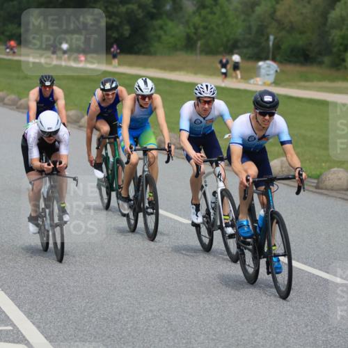 21.06.2025 - 27. Vierlanden-Triathlon H.Heesch http://msf.ph/oto/8000551 15.06.2025 12:34:33 Radfahren 891, 911, 944, 1009, 1010, 1011, 1012, 1013 meine-sportfotos.de