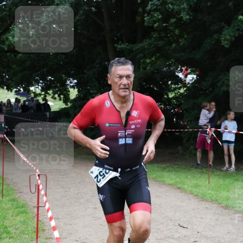 21.06.2025 - 27. Vierlanden-Triathlon Lena Gebhardt http://msf.ph/oto/8000557 15.06.2025 14:02:49 Laufen 252, 2025 meine-sportfotos.de