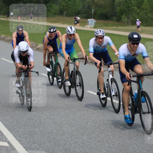 21.06.2025 - 27. Vierlanden-Triathlon H.Heesch http://msf.ph/oto/8000561 15.06.2025 12:34:33 Radfahren 891, 911, 944, 1009, 1010, 1011, 1012, 1013 meine-sportfotos.de