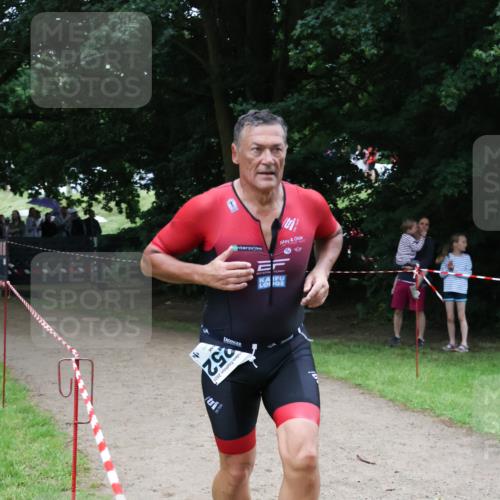 21.06.2025 - 27. Vierlanden-Triathlon Lena Gebhardt http://msf.ph/oto/8000564 15.06.2025 14:02:49 Laufen 252, 2025 meine-sportfotos.de