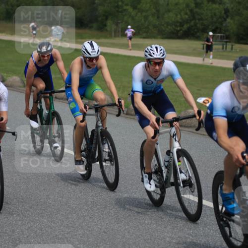 21.06.2025 - 27. Vierlanden-Triathlon H.Heesch http://msf.ph/oto/8000566 15.06.2025 12:34:33 Radfahren 891, 911, 944, 1009, 1010, 1011, 1012, 1013 meine-sportfotos.de