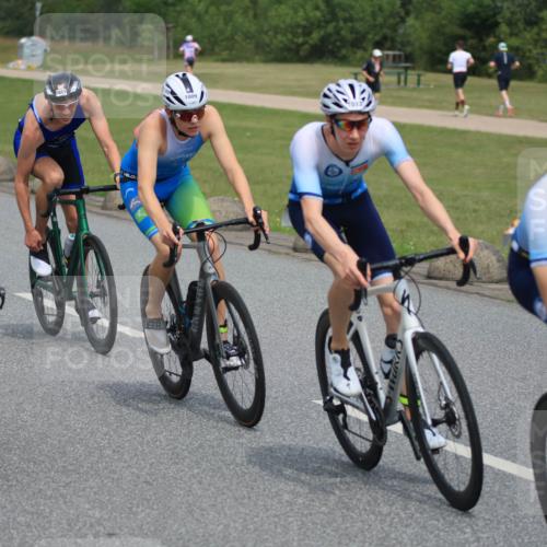 21.06.2025 - 27. Vierlanden-Triathlon H.Heesch http://msf.ph/oto/8000570 15.06.2025 12:34:33 Radfahren 891, 911, 944, 1009, 1010, 1011, 1012, 1013 meine-sportfotos.de