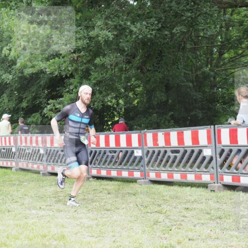 21.06.2025 - 27. Vierlanden-Triathlon KatJ http://msf.ph/oto/8000579 15.06.2025 12:54:22 Ziel 757, 999, 1000, 1001, 1003 meine-sportfotos.de