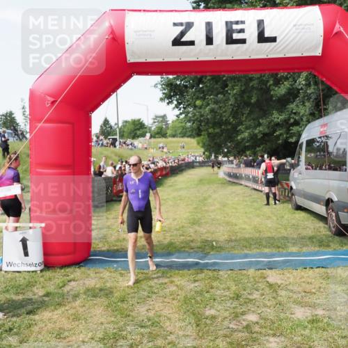 21.06.2025 - 27. Vierlanden-Triathlon MichiJ http://msf.ph/oto/8000587 15.06.2026 11:25:08 Ziel 194, 609 meine-sportfotos.de