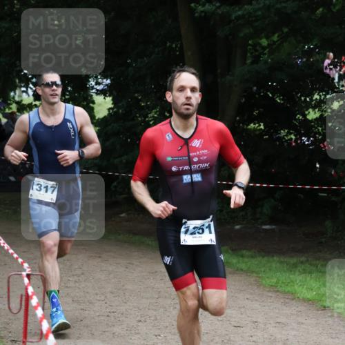21.06.2025 - 27. Vierlanden-Triathlon Lena Gebhardt http://msf.ph/oto/8000603 15.06.2025 14:03:08 Laufen 1317, 251, 14 meine-sportfotos.de