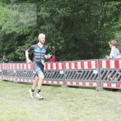 21.06.2025 - 27. Vierlanden-Triathlon KatJ http://msf.ph/oto/8000605 15.06.2025 12:54:22 Ziel 757, 999, 1000, 1001, 1003 meine-sportfotos.de