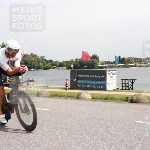 21.06.2025 - 27. Vierlanden-Triathlon H.Heesch http://msf.ph/oto/8000617 15.06.2025 11:41:35 Radfahren 705, 831 meine-sportfotos.de