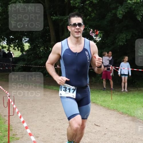 21.06.2025 - 27. Vierlanden-Triathlon Lena Gebhardt http://msf.ph/oto/8000621 15.06.2025 14:03:09 Laufen 20, 1317, 14 meine-sportfotos.de