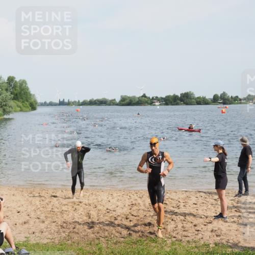 21.06.2025 - 27. Vierlanden-Triathlon MichiJ http://msf.ph/oto/8000624 15.06.2026 10:03:57 Schwimmen 415, 427, 436, 1398 meine-sportfotos.de