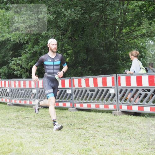 21.06.2025 - 27. Vierlanden-Triathlon KatJ http://msf.ph/oto/8000626 15.06.2025 12:54:23 Ziel 757, 999, 1000, 1001, 1003 meine-sportfotos.de