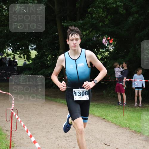 21.06.2025 - 27. Vierlanden-Triathlon Lena Gebhardt http://msf.ph/oto/8000635 15.06.2025 14:03:17 Laufen 1308 meine-sportfotos.de