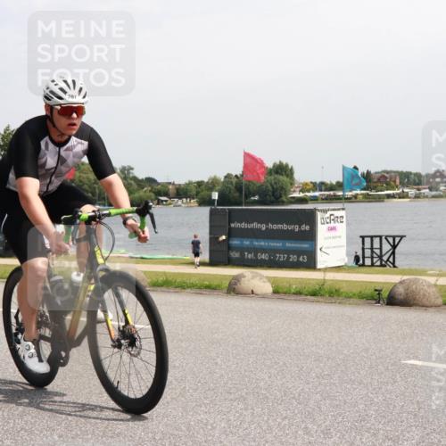 21.06.2025 - 27. Vierlanden-Triathlon H.Heesch http://msf.ph/oto/8000637 15.06.2025 11:41:49 Radfahren 701 meine-sportfotos.de